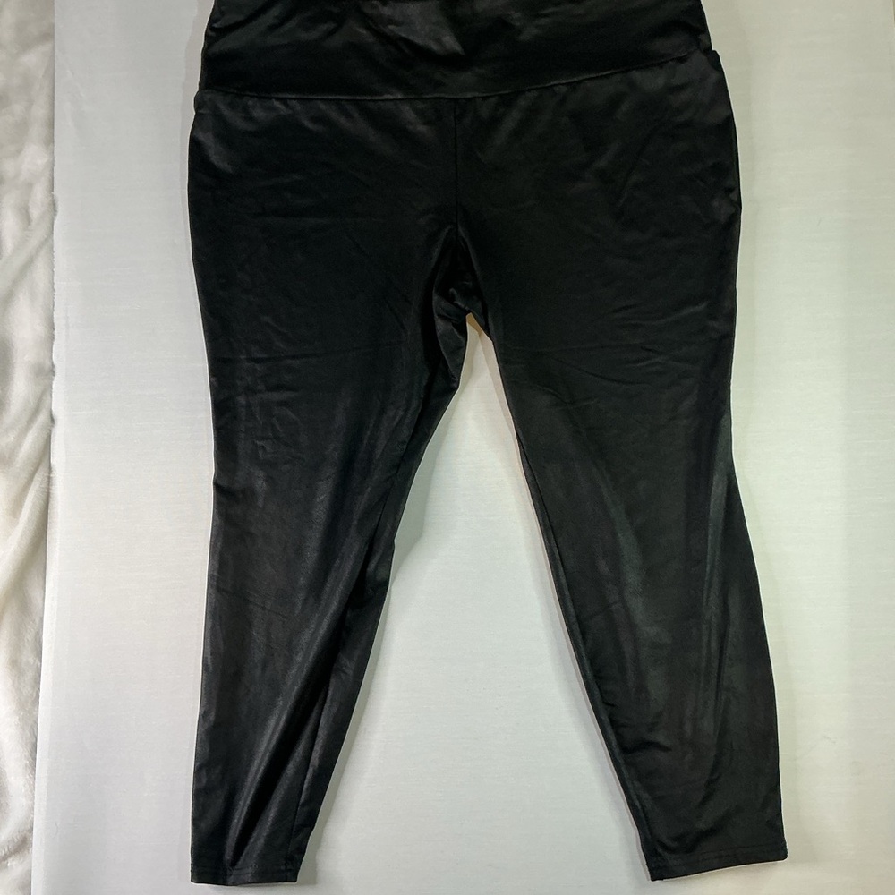 Terra & Sky 1X 16W-18W Black Faux Leather Leggings